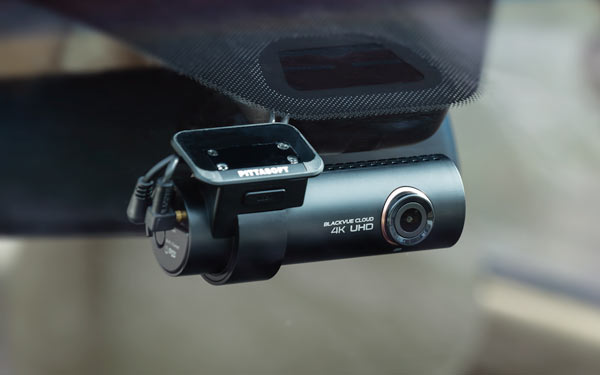 blackvue-dr900s-2ch-4k-dash-cam-in-car.jpg